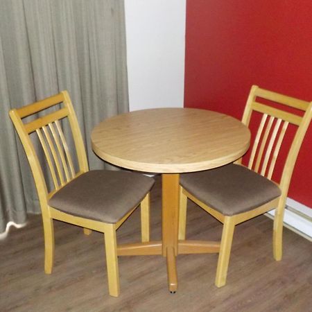 Econo Lodge Вeрнoн Екстериор снимка