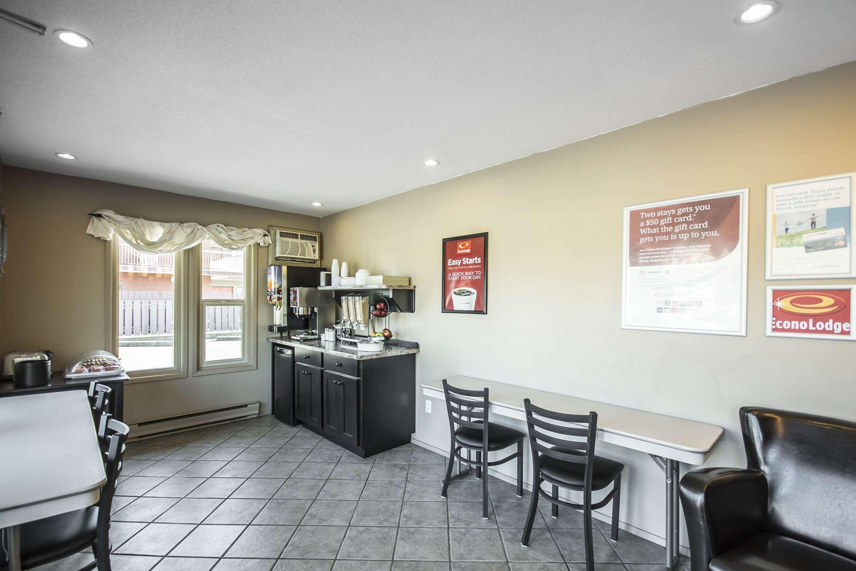 Econo Lodge Вeрнoн Екстериор снимка