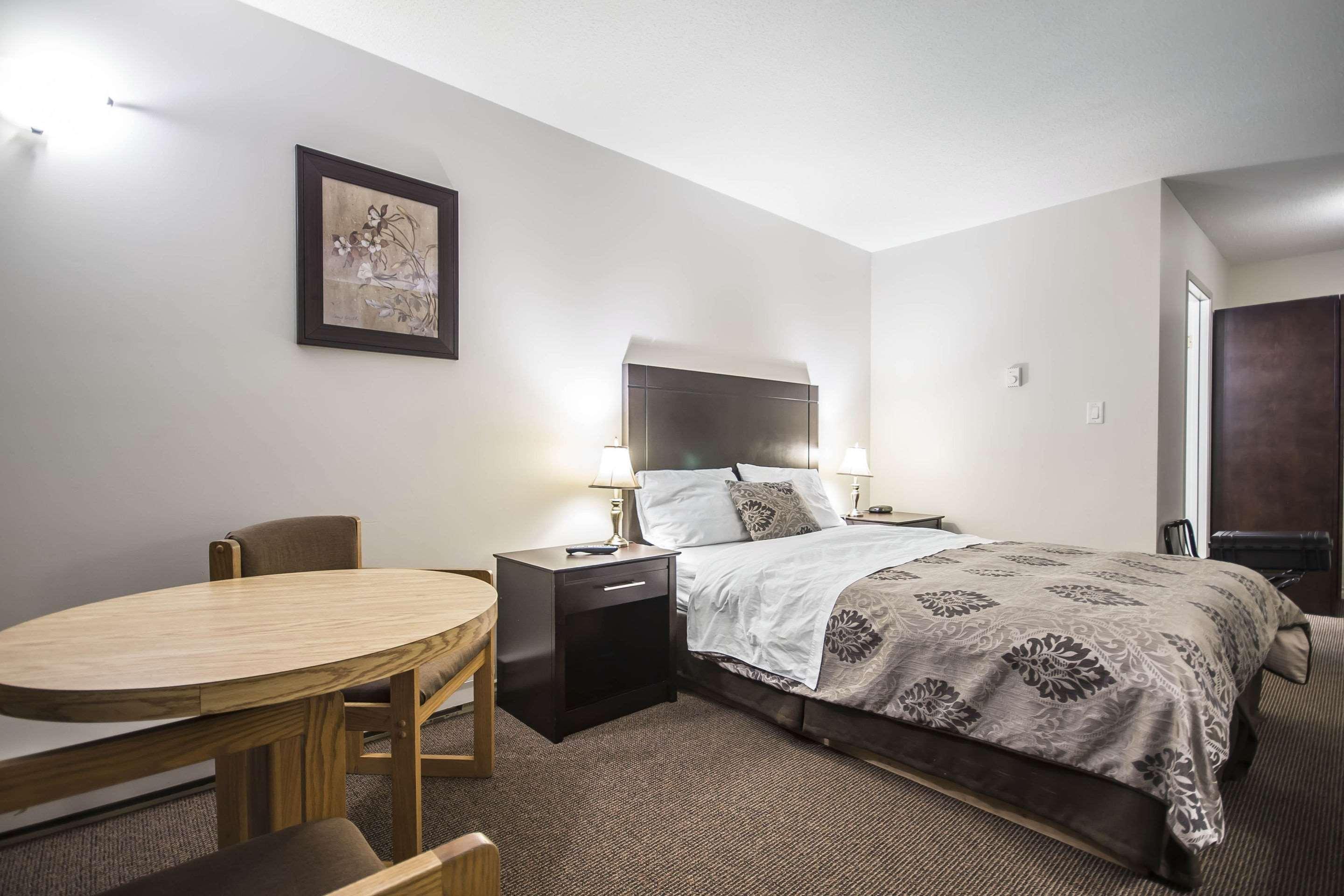 Econo Lodge Вeрнoн Екстериор снимка
