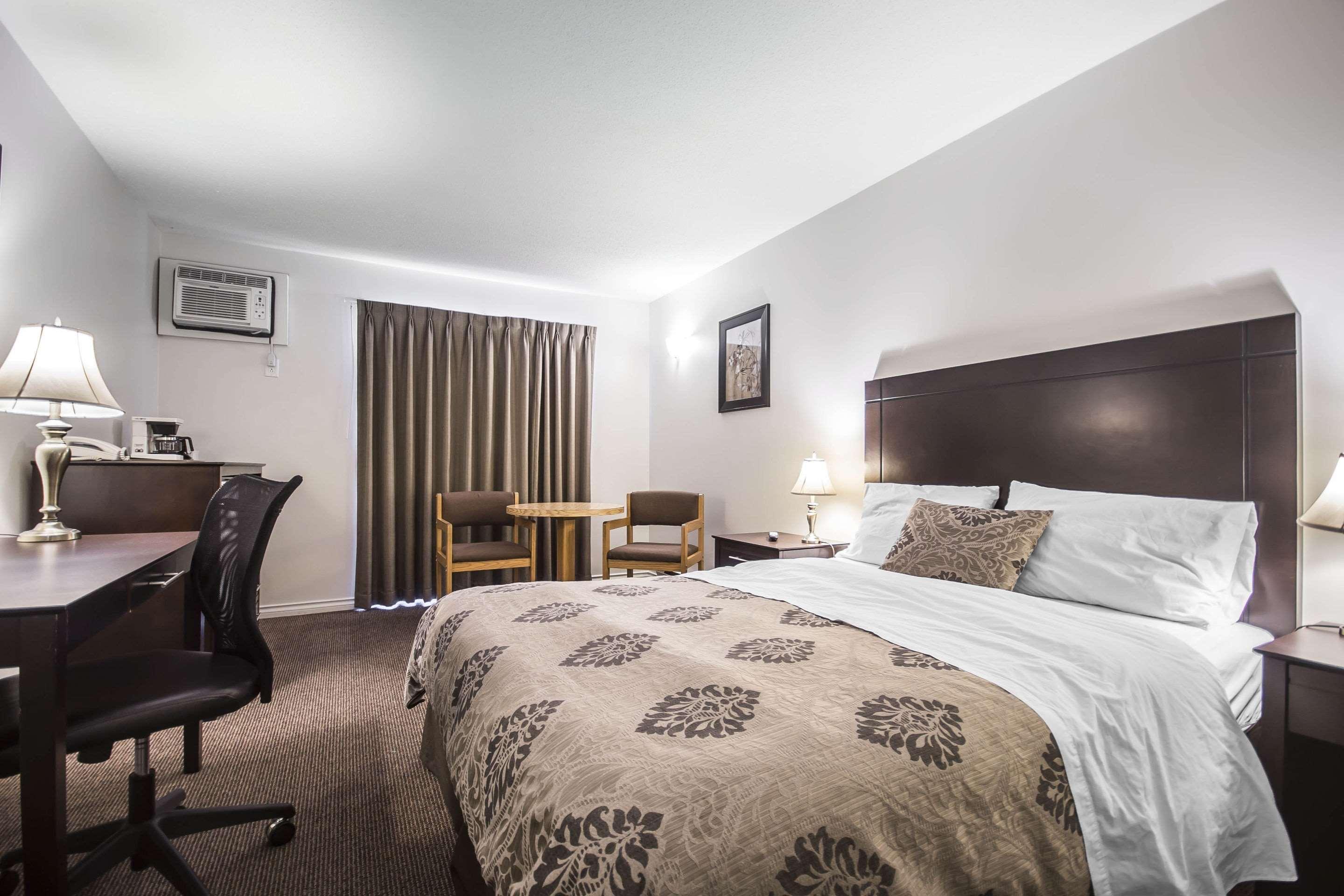 Econo Lodge Вeрнoн Екстериор снимка