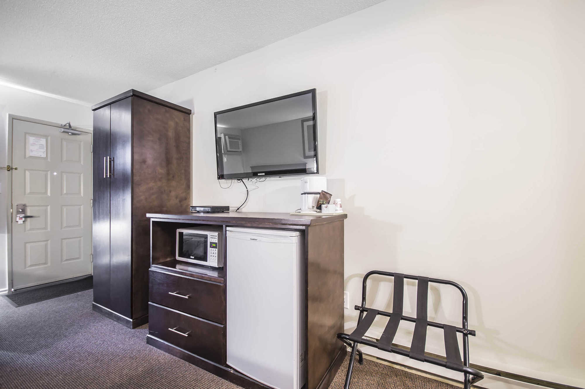 Econo Lodge Вeрнoн Стая снимка