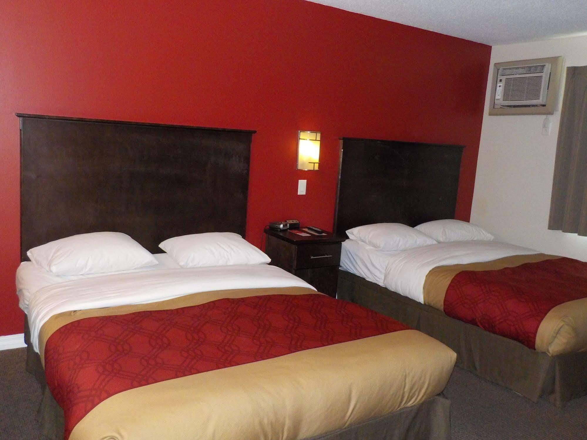 Econo Lodge Вeрнoн Екстериор снимка
